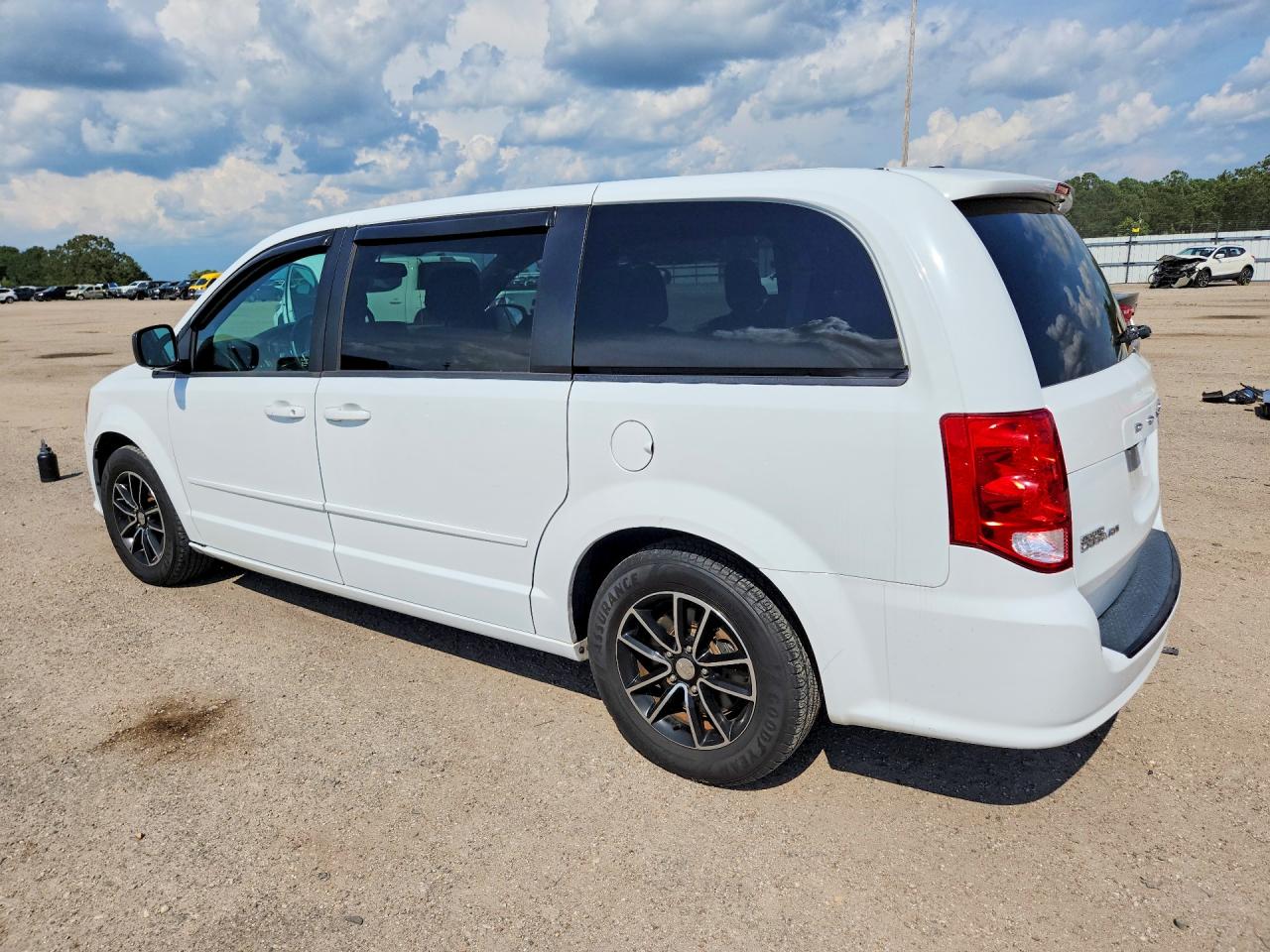 2015 DODGE GRAND CARAVAN — снимка 2