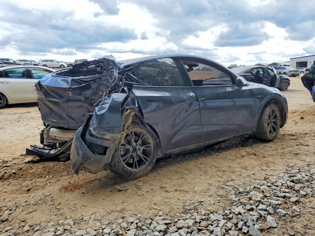 2025 TESLA MODEL Y — снимка 3