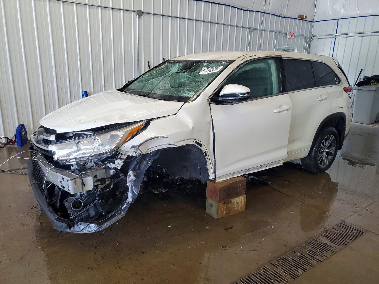 2017 TOYOTA HIGHLANDER LE PLUS