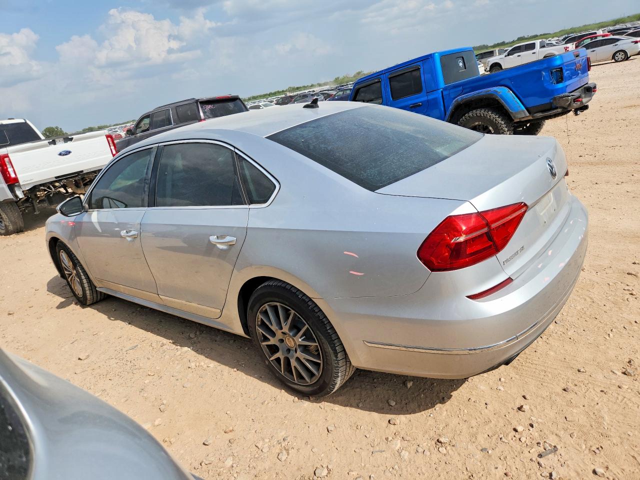 2016 VOLKSWAGEN PASSAT SE — снимка 2