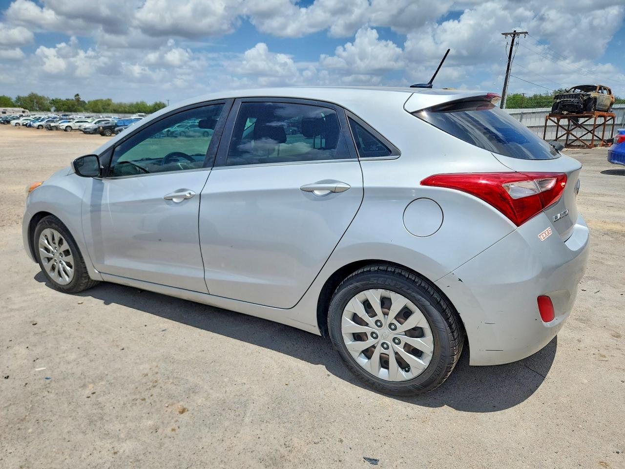 2017 HYUNDAI ELANTRA GT BASE — снимка 2