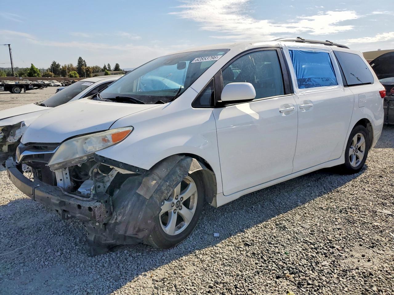 2018 TOYOTA SIENNA LE