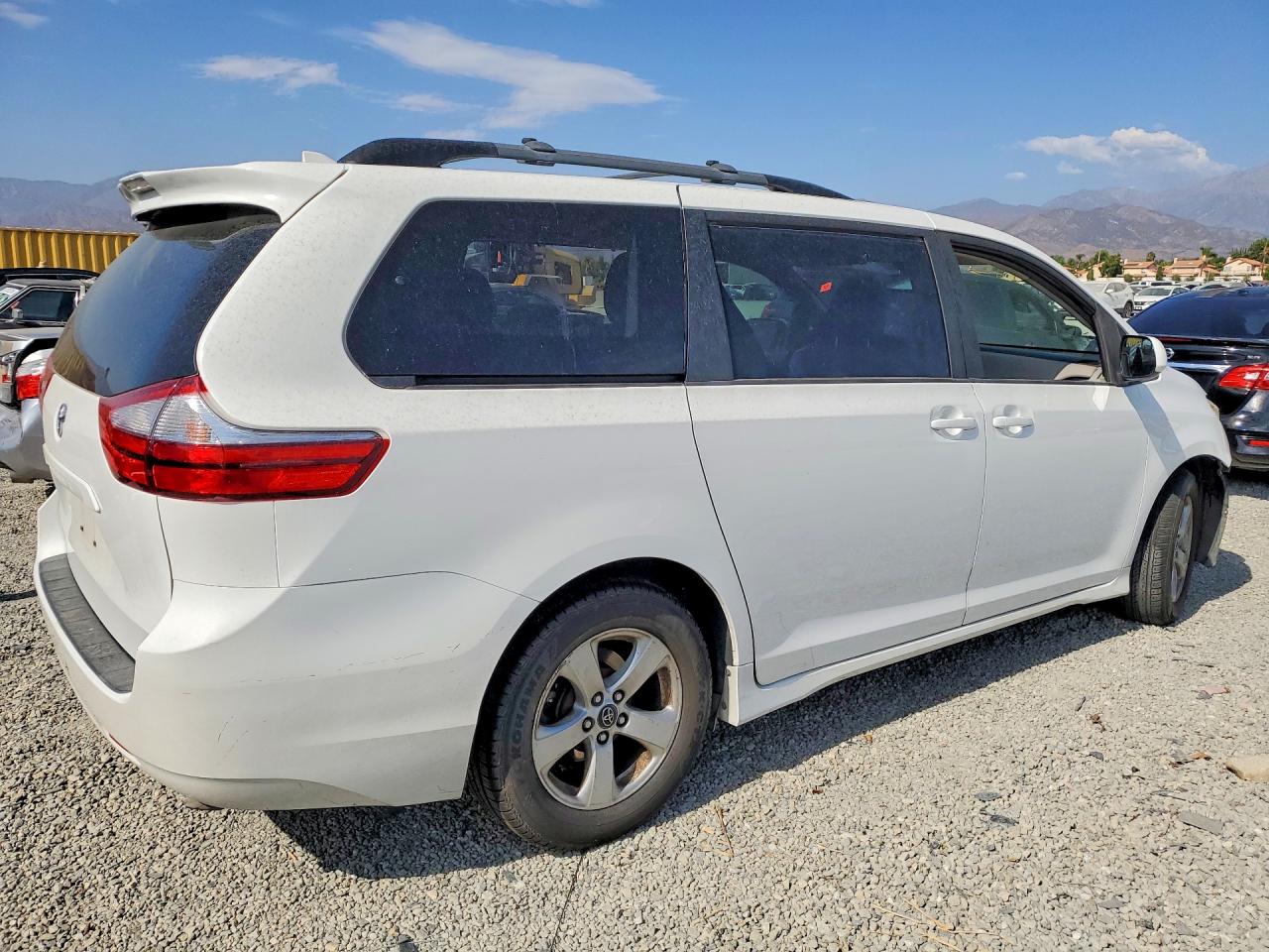 2018 TOYOTA SIENNA LE — снимка 3
