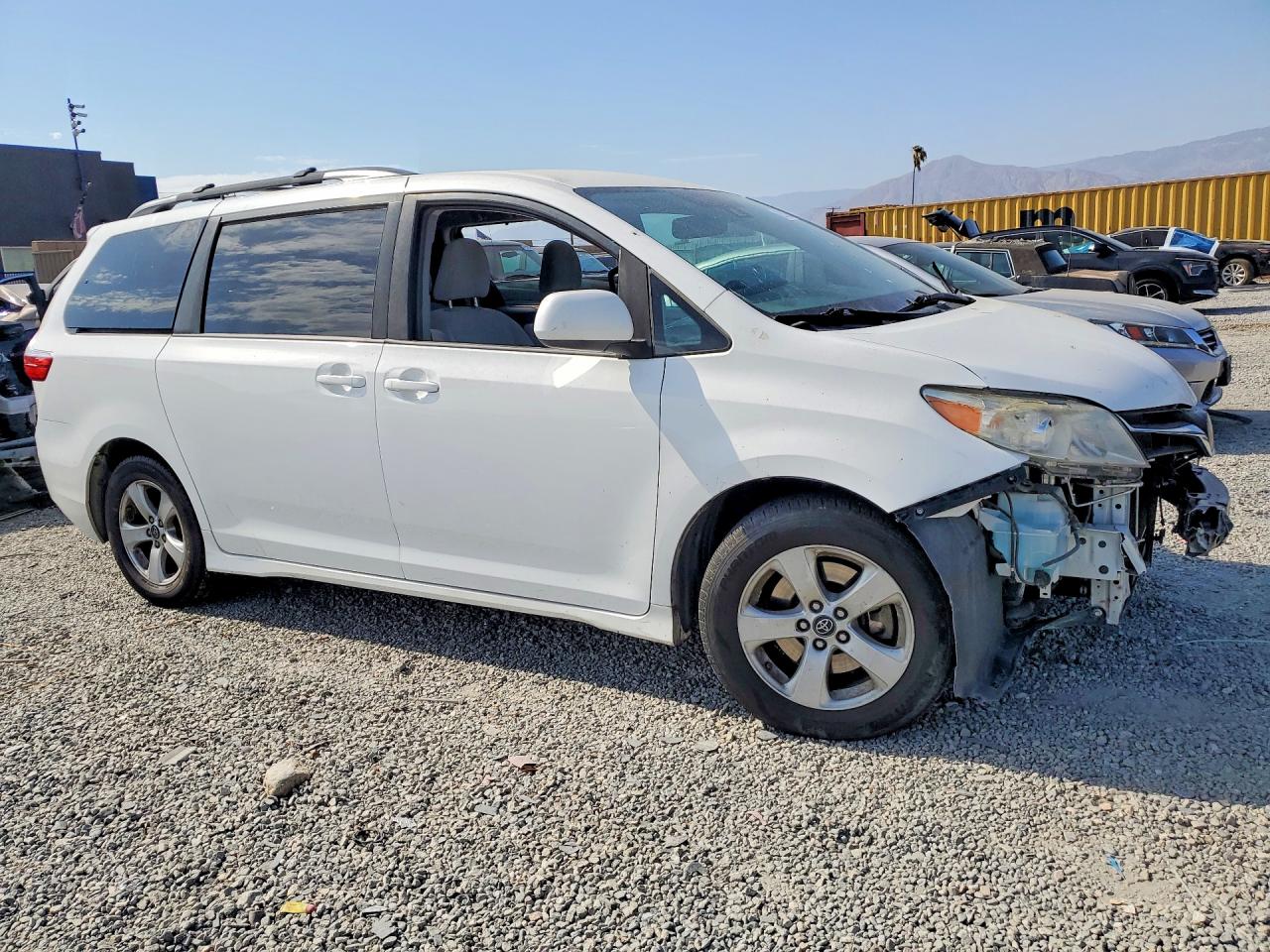 2018 TOYOTA SIENNA LE — снимка 4