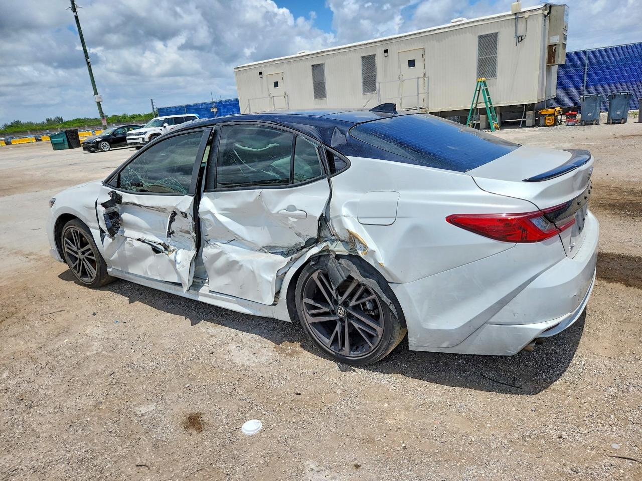 2025 TOYOTA CAMRY XSE — снимка 2