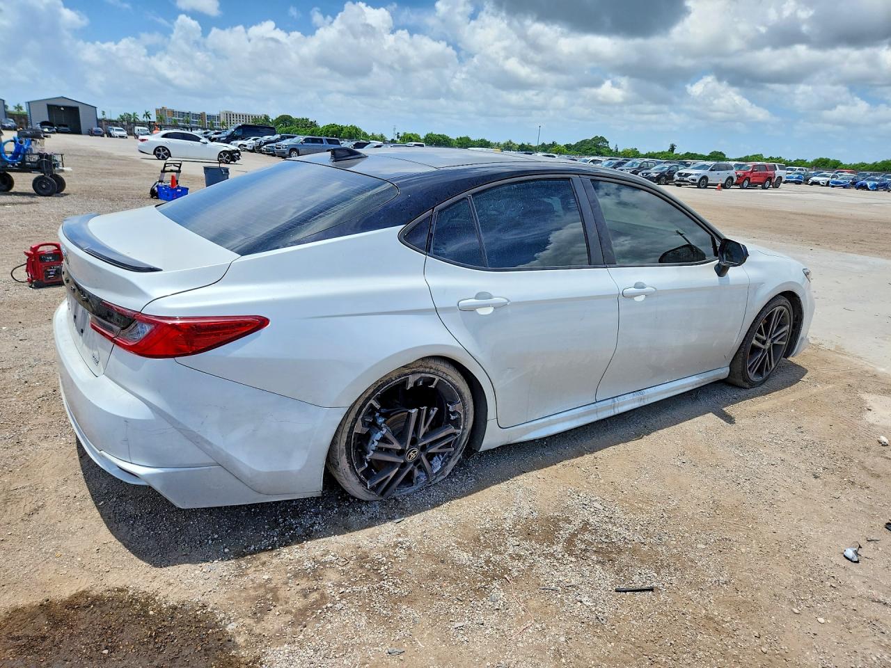 2025 TOYOTA CAMRY XSE — снимка 3