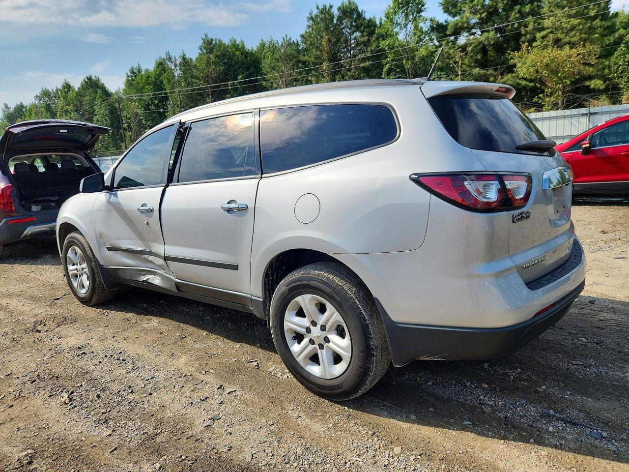 2017 CHEVROLET TRAVERSE LS — снимка 2