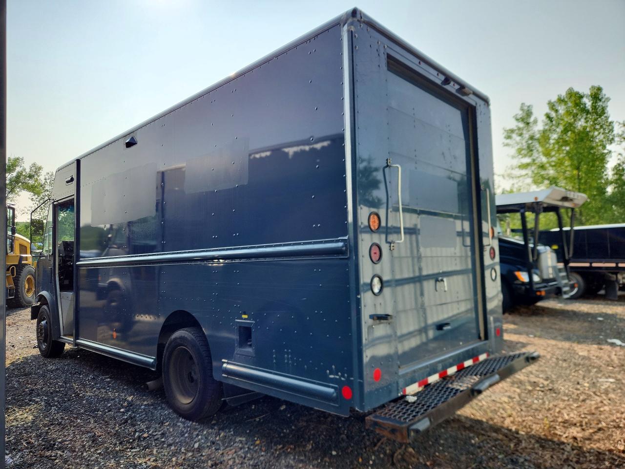 2021 FORD F59 — снимка 2