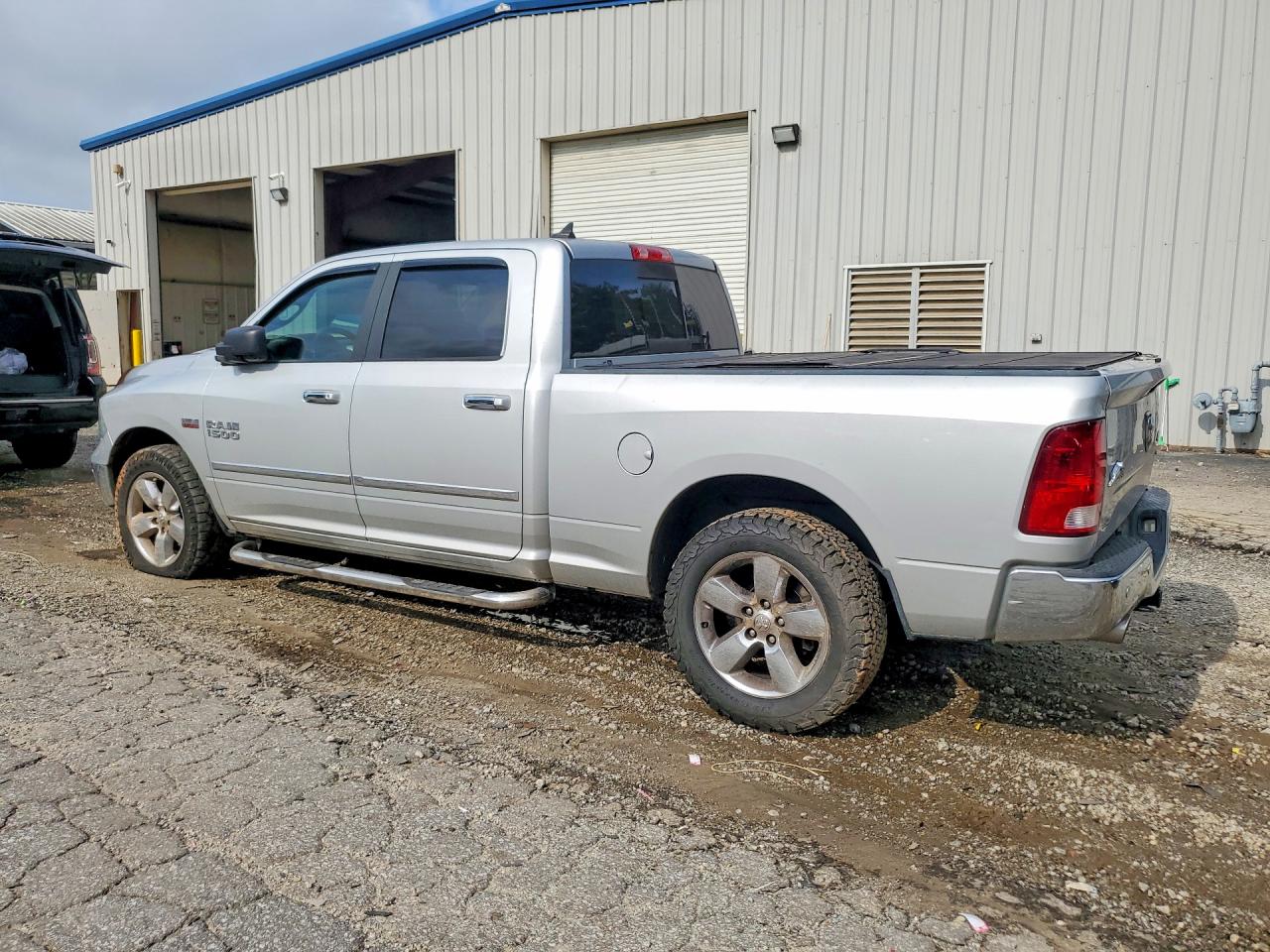 2017 RAM 1500 SLT — снимка 2