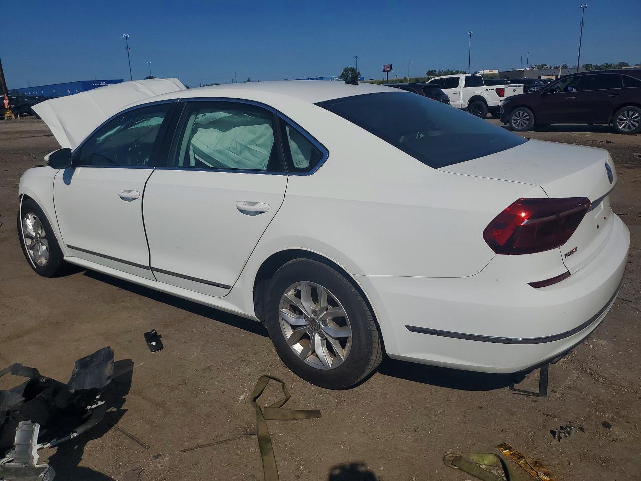 2017 VOLKSWAGEN PASSAT S — снимка 2