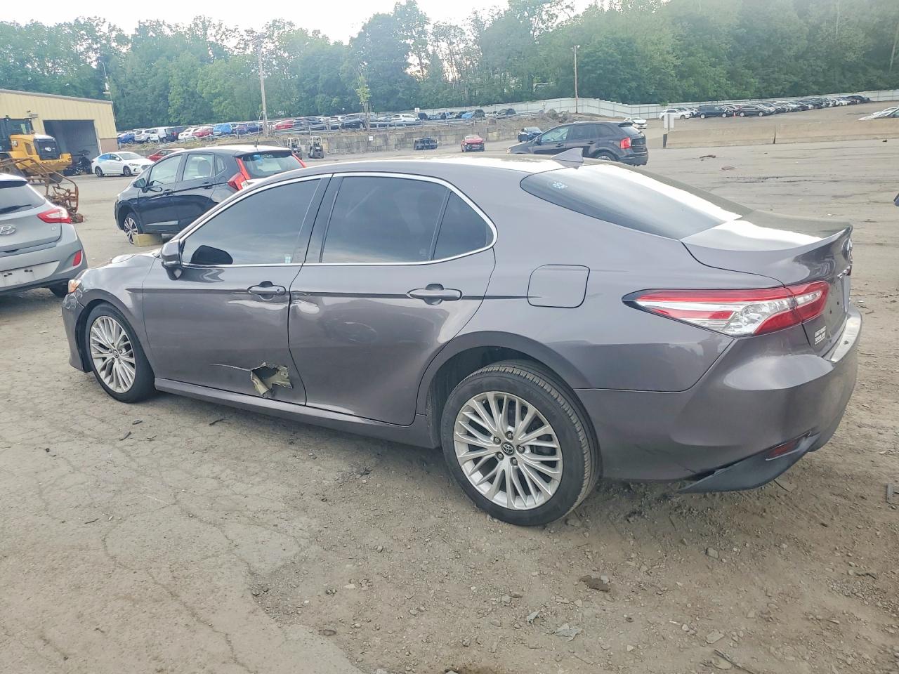 2019 TOYOTA CAMRY XLE — снимка 2