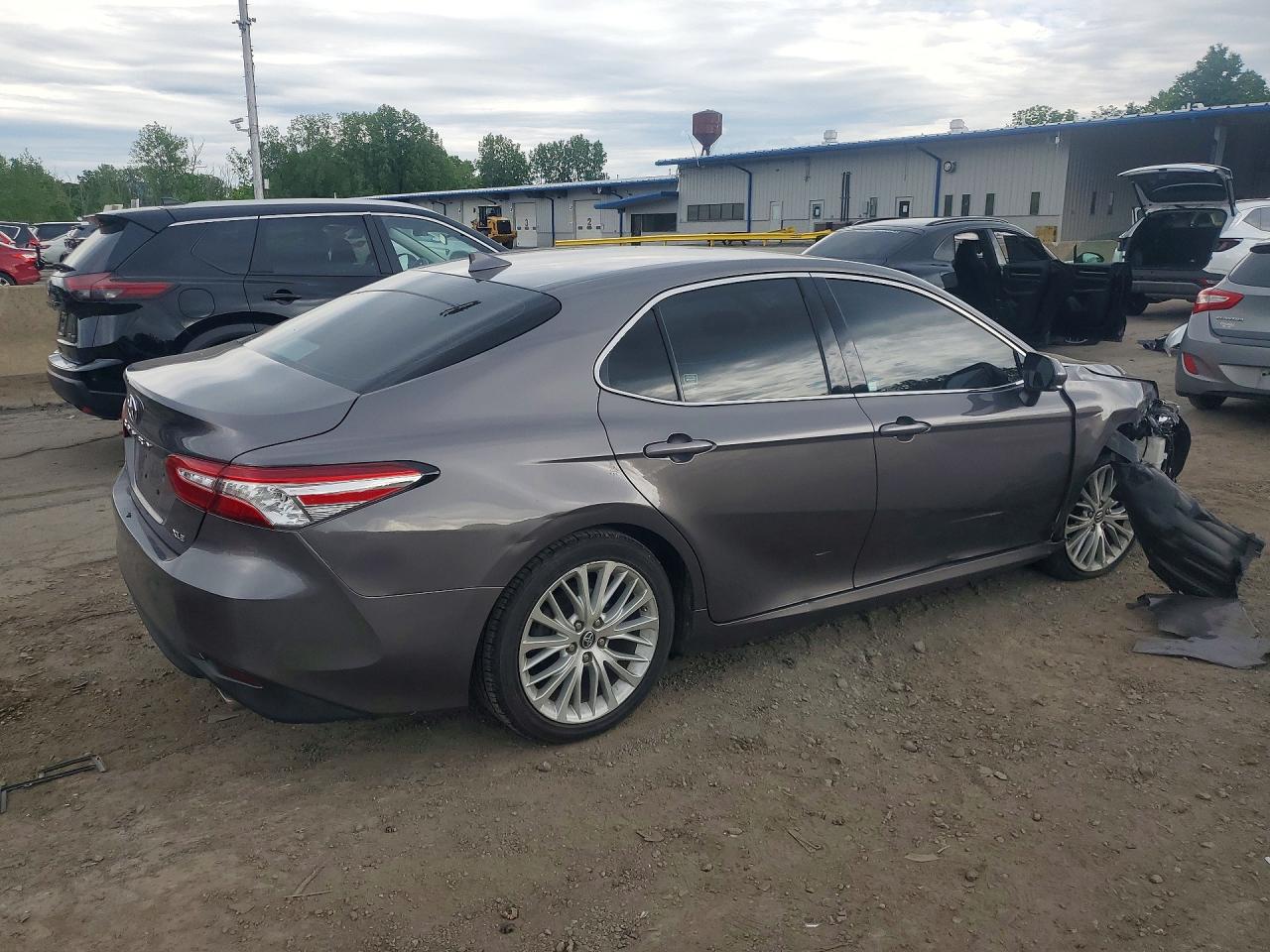 2019 TOYOTA CAMRY XLE — снимка 3