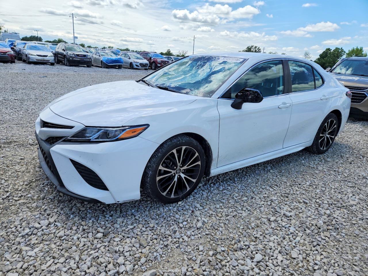 2019 TOYOTA CAMRY SE