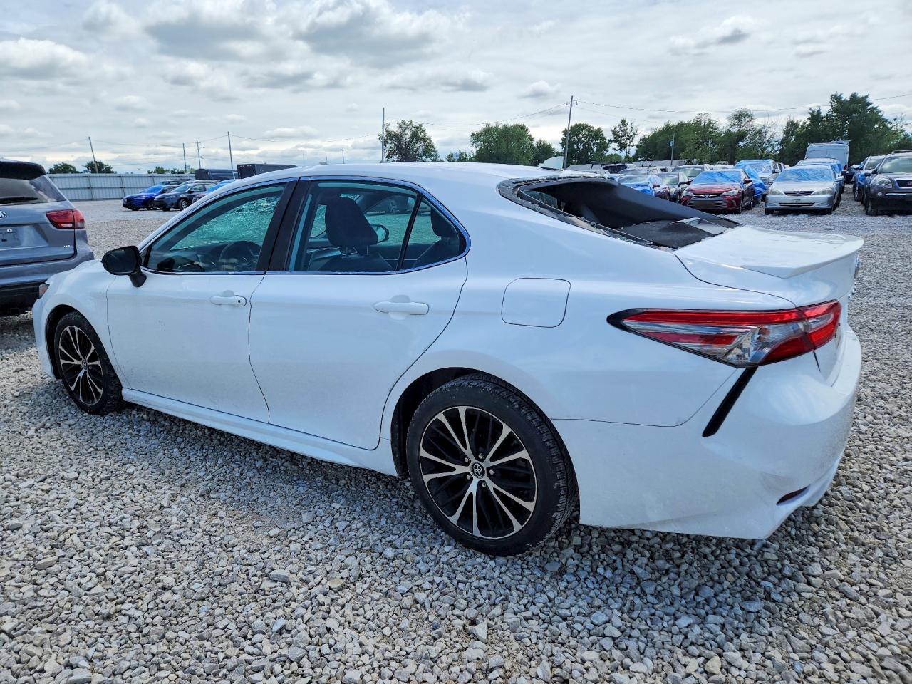 2019 TOYOTA CAMRY SE — снимка 2