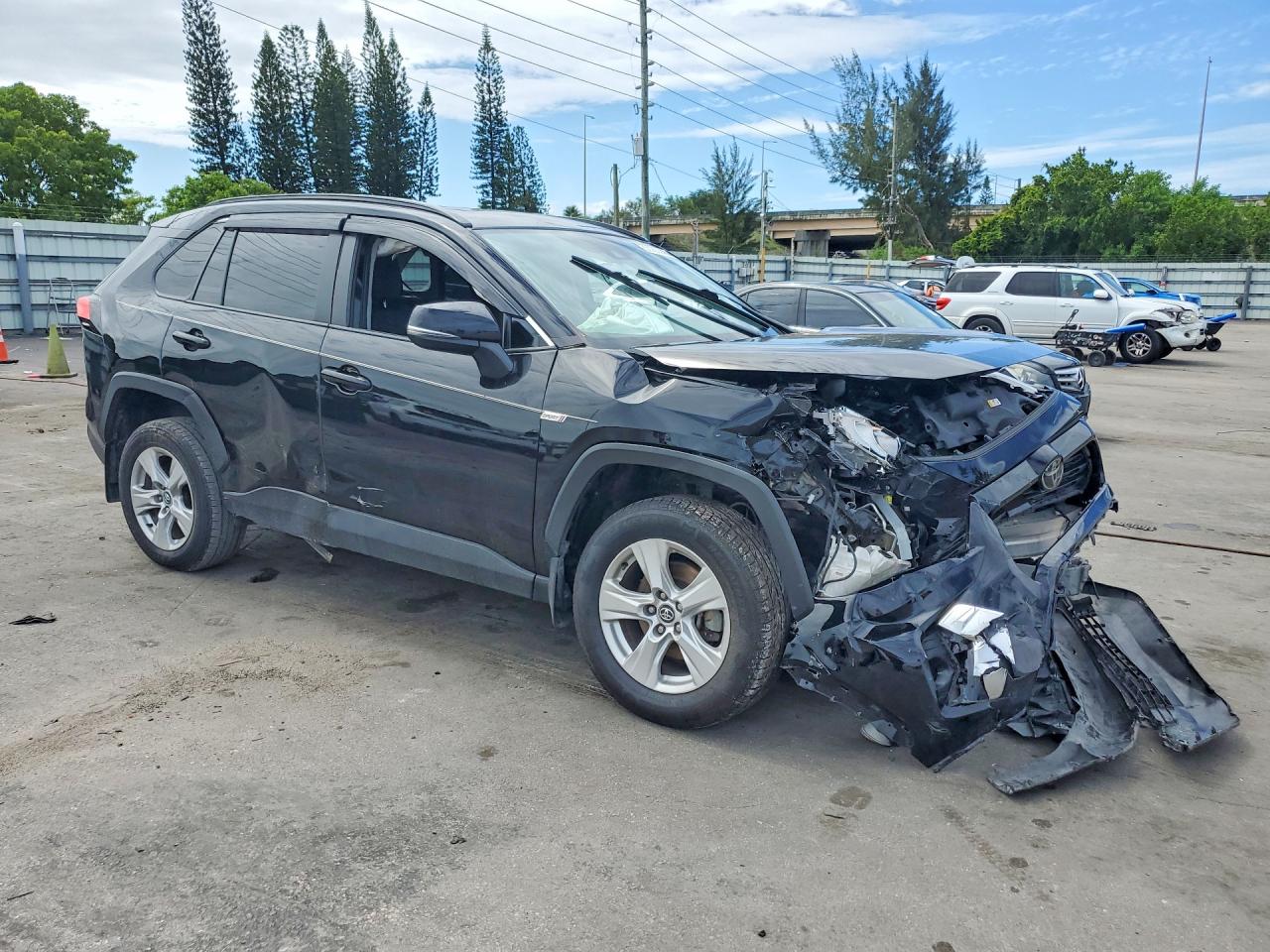 2021 TOYOTA RAV4 XLE — снимка 4
