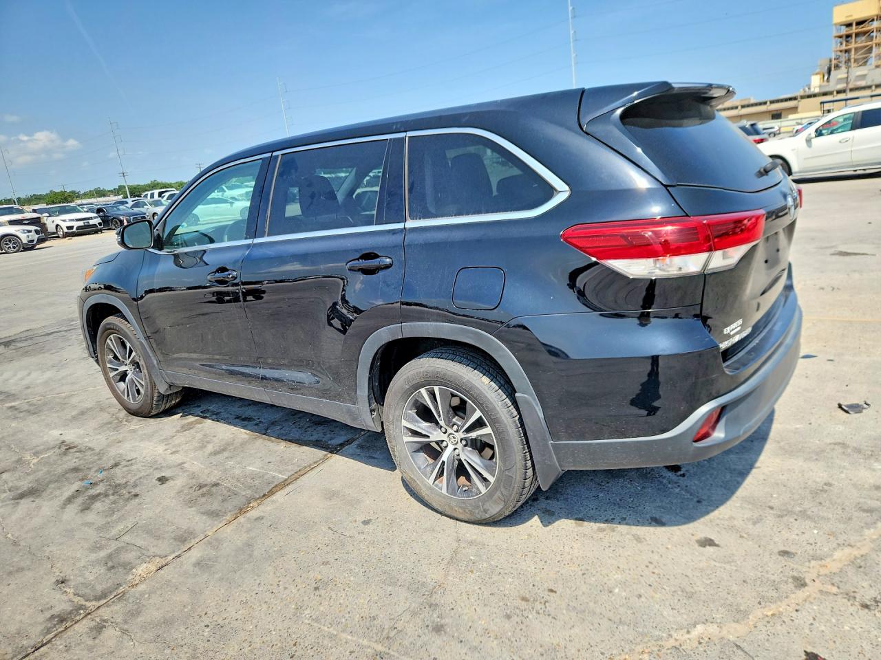 2019 TOYOTA HIGHLANDER LE — снимка 2