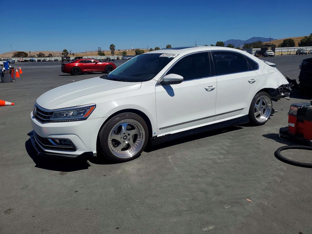 2016 VOLKSWAGEN PASSAT SE