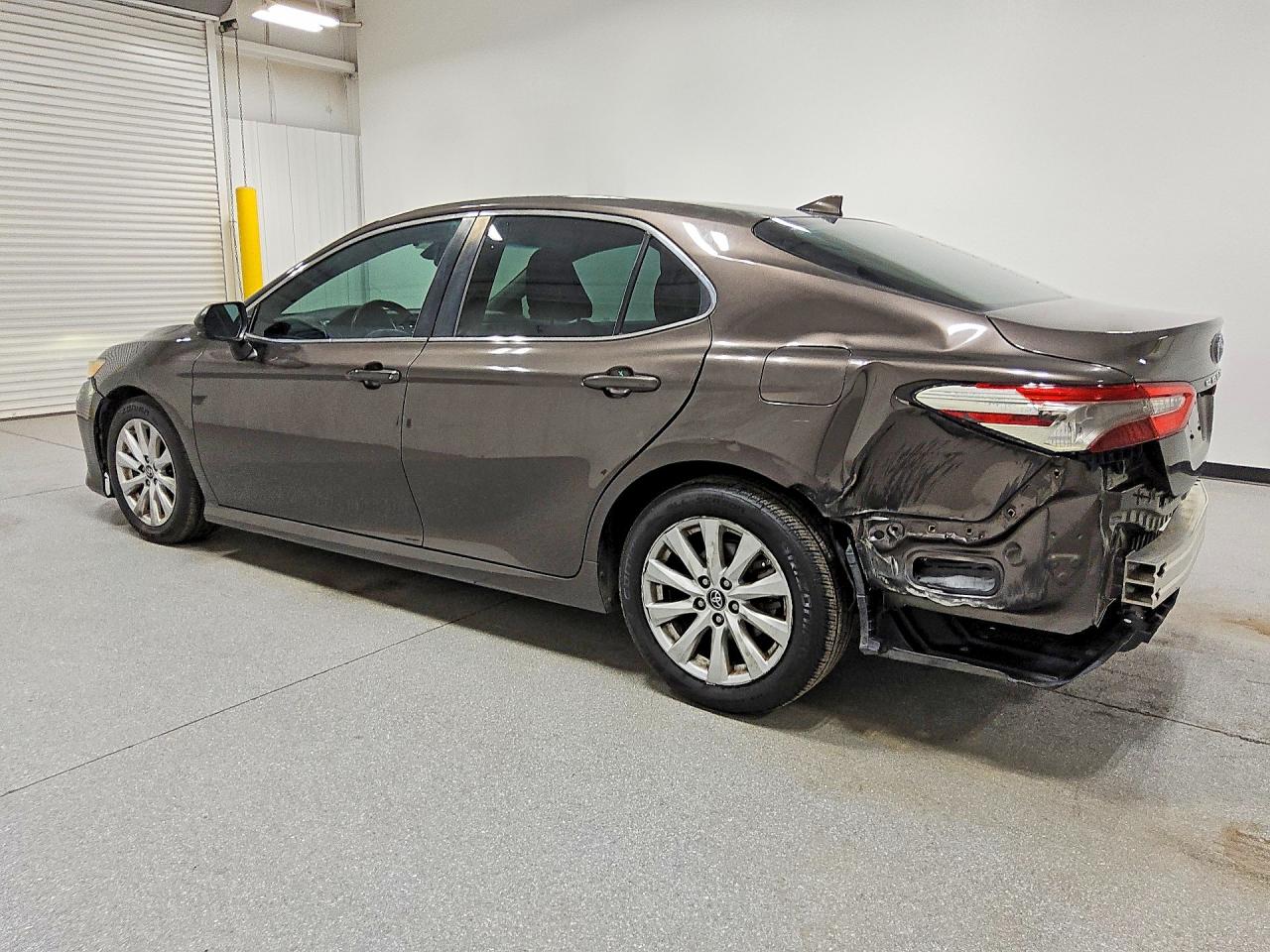 2019 TOYOTA CAMRY LE — снимка 2