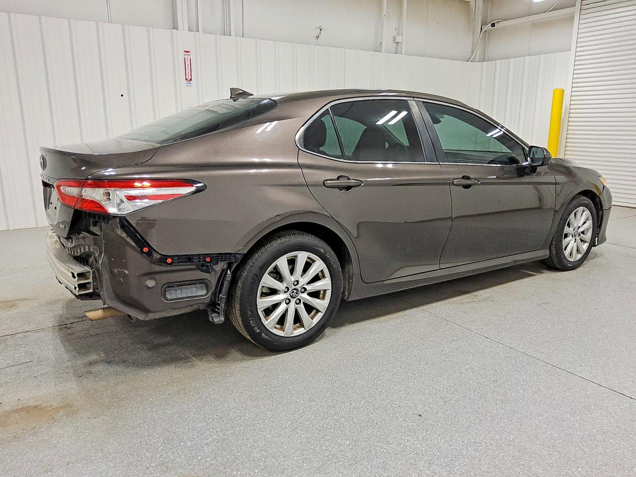 2019 TOYOTA CAMRY LE — снимка 3