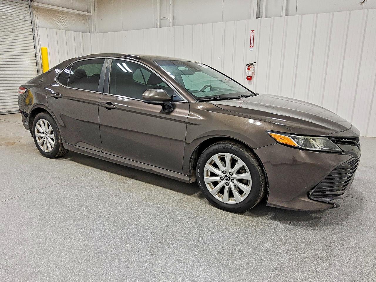 2019 TOYOTA CAMRY LE — снимка 4