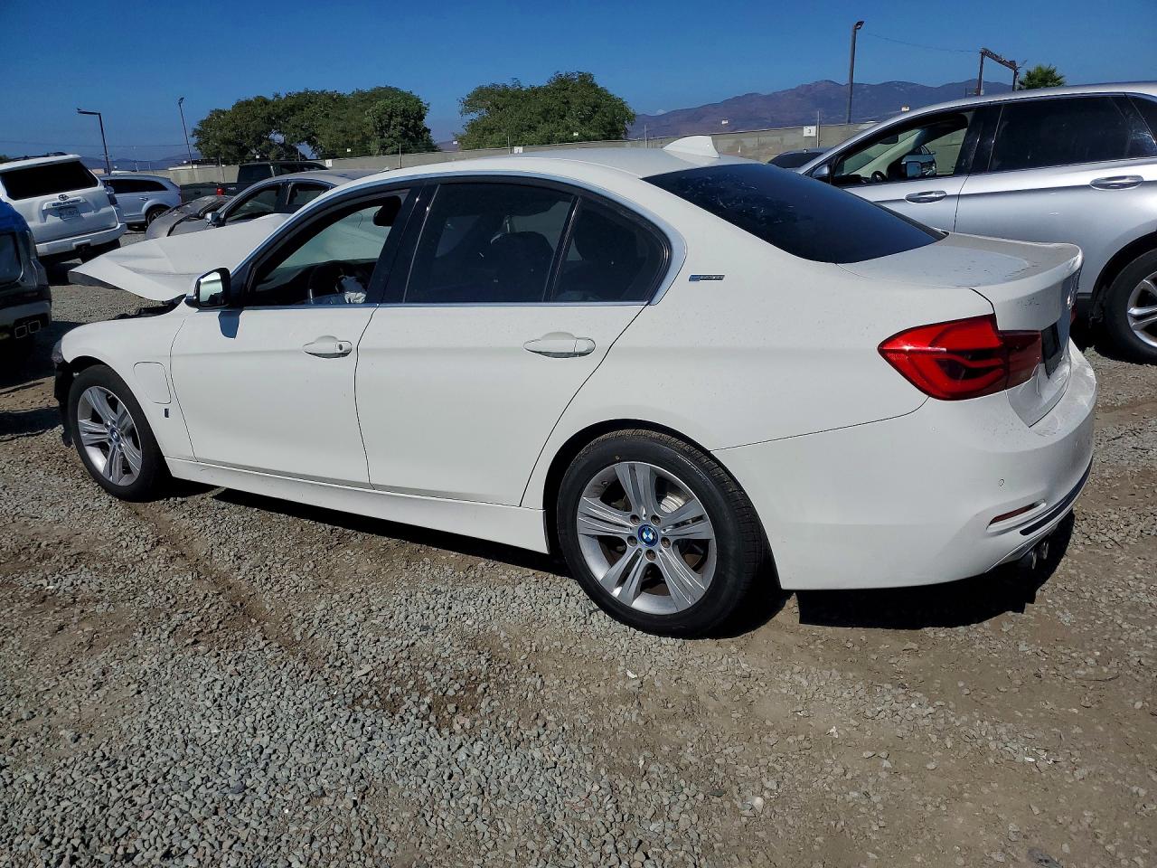 2018 BMW 330E — снимка 2