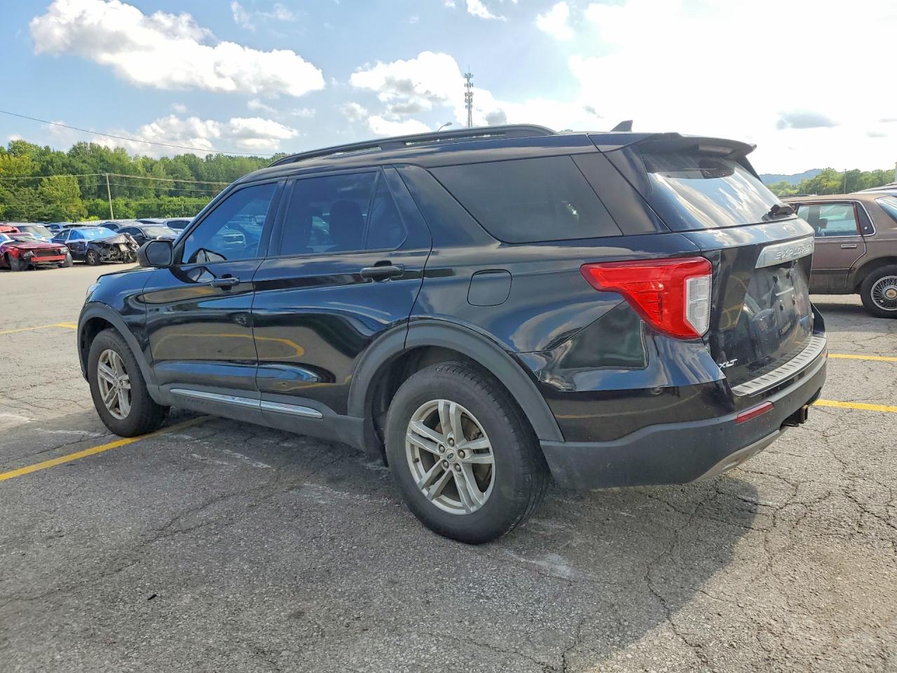 2021 FORD EXPLORER XLT — снимка 2