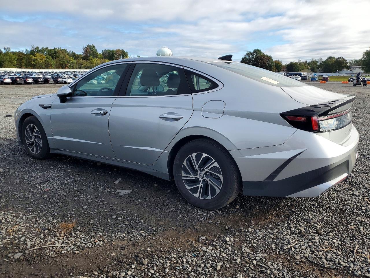 2026 HYUNDAI SONATA HYBRID BLUE — photo 2