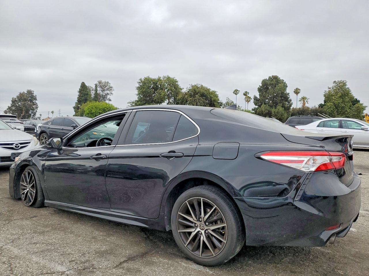 2020 TOYOTA CAMRY SE — снимка 2