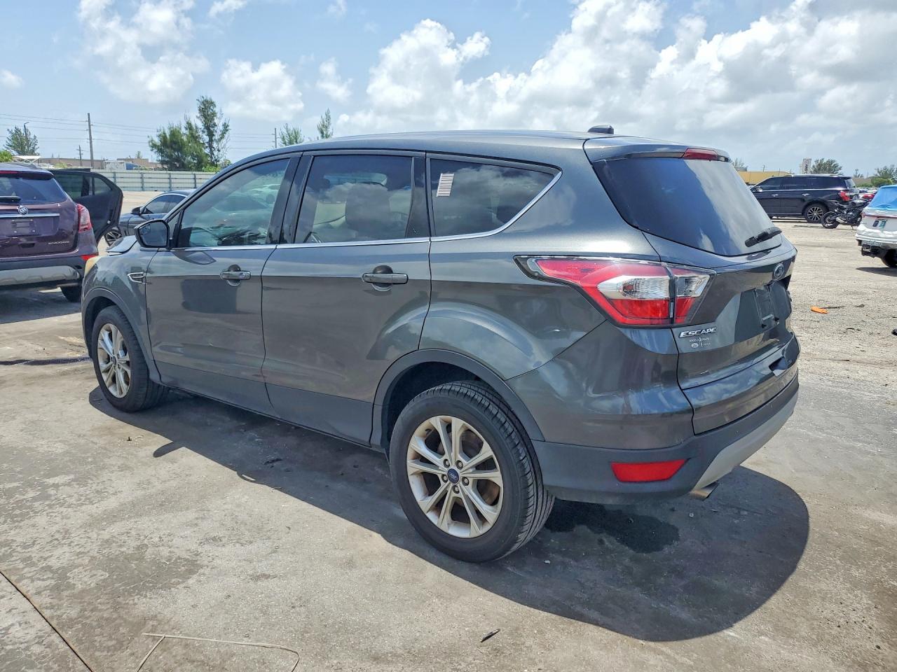 2017 FORD ESCAPE SE — снимка 2