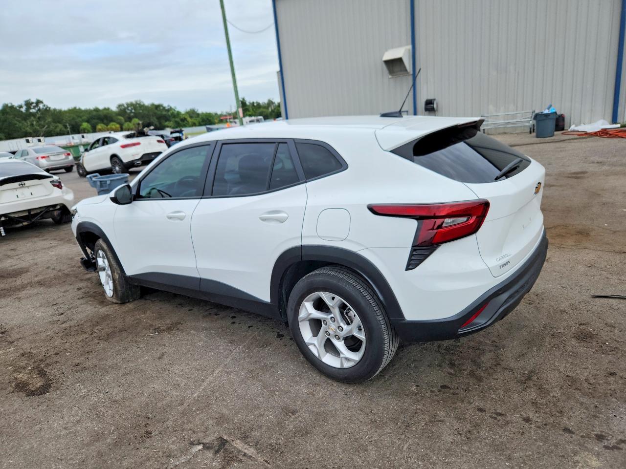 2024 CHEVROLET TRAX LS — снимка 2