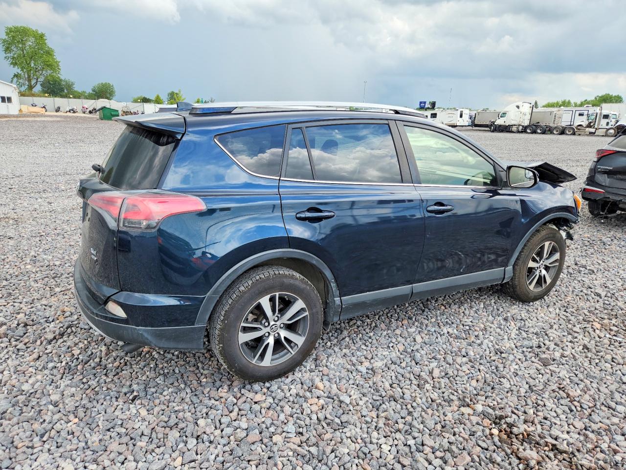 2017 TOYOTA RAV4 XLE — снимка 3