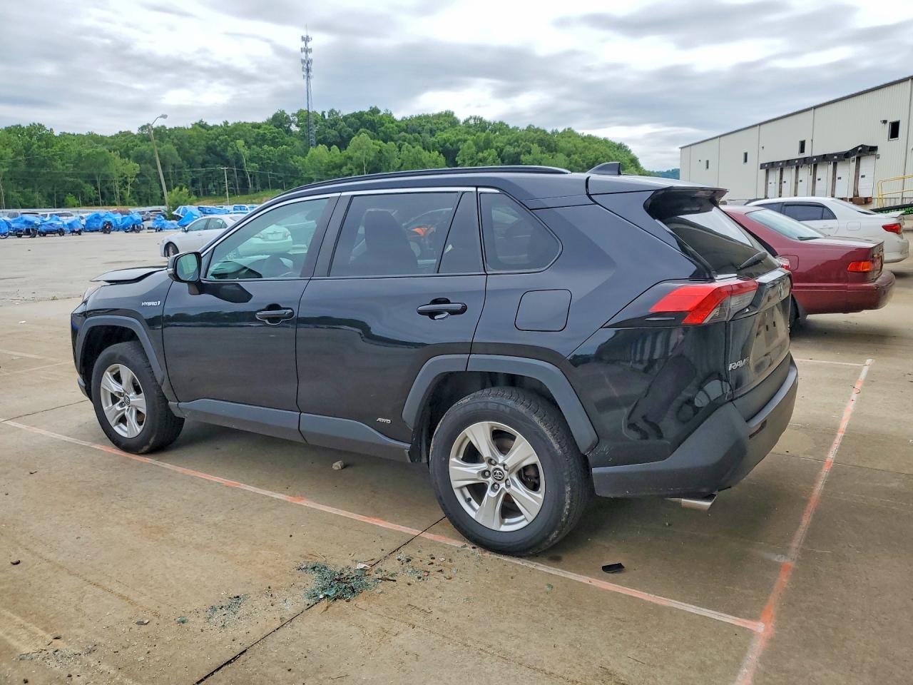 2020 TOYOTA RAV4 HYBRID XLE — снимка 2