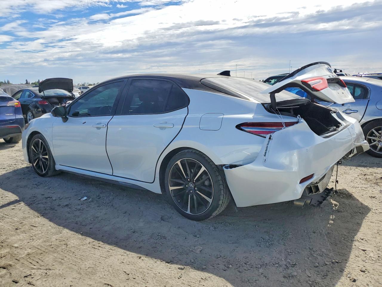 2019 TOYOTA CAMRY XSE — снимка 2
