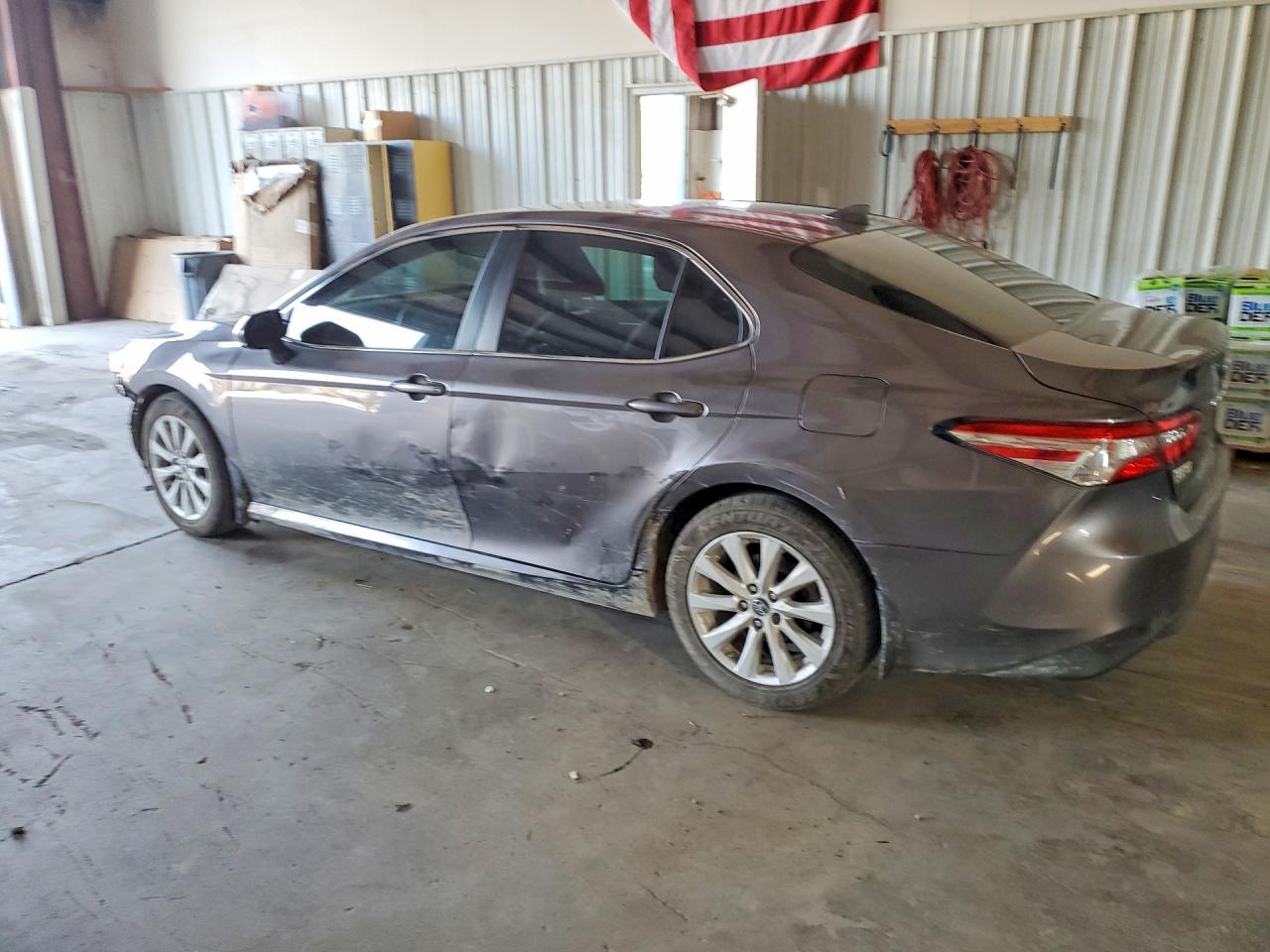 2019 TOYOTA CAMRY LE — снимка 2