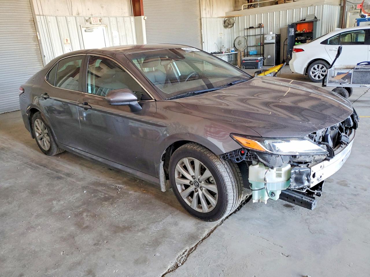 2019 TOYOTA CAMRY LE — снимка 4