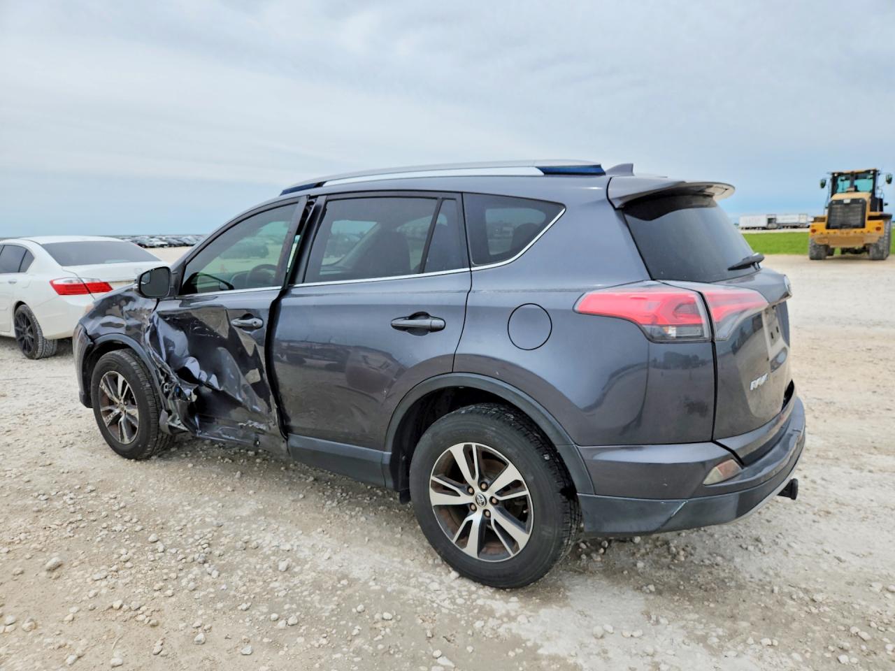 2017 TOYOTA RAV4 XLE — снимка 2