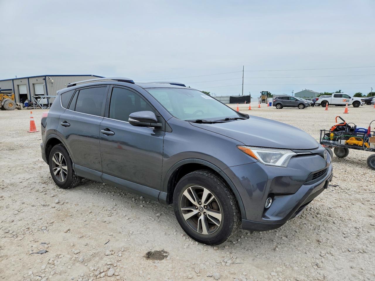 2017 TOYOTA RAV4 XLE — снимка 4