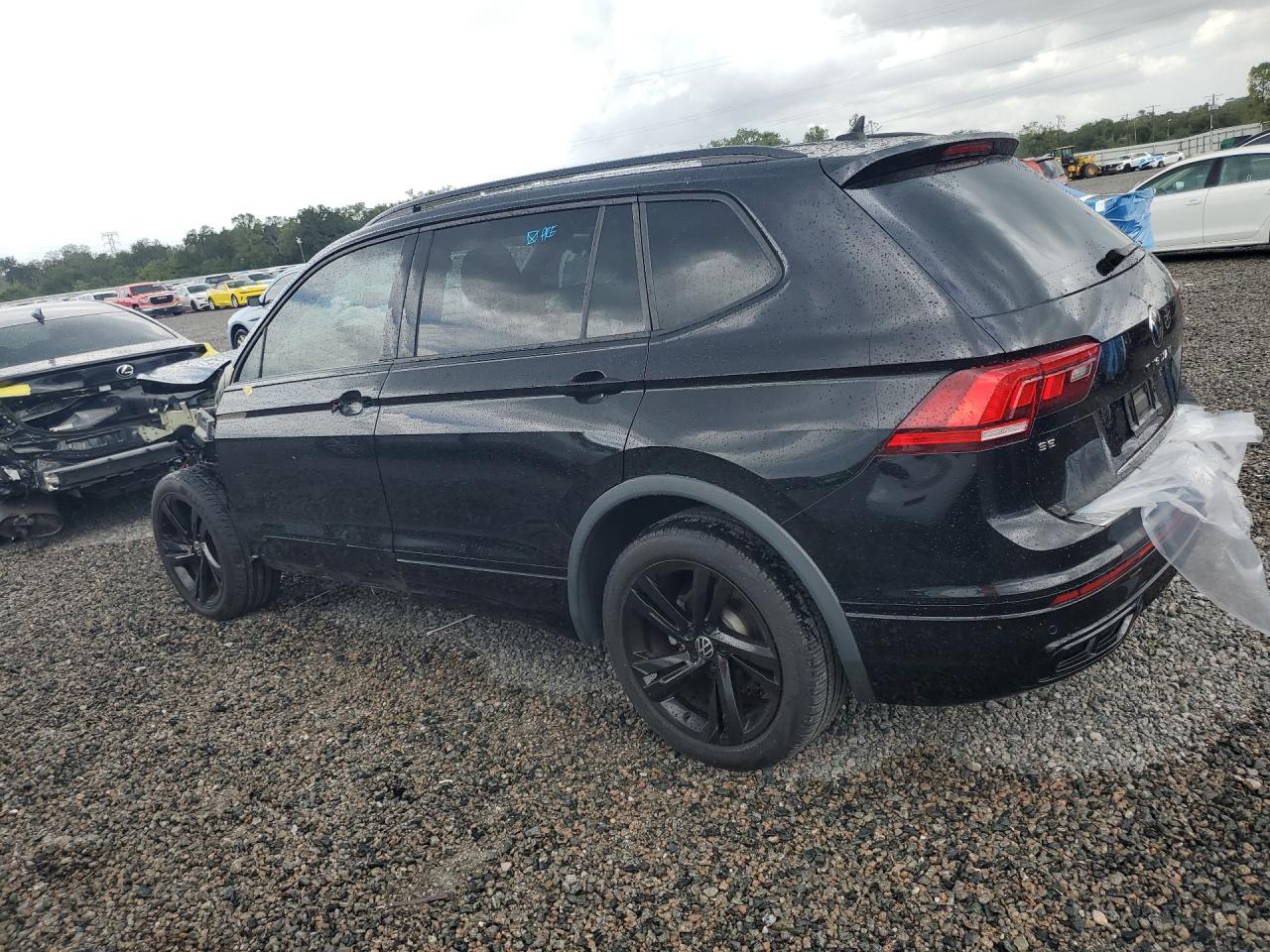 2024 VOLKSWAGEN TIGUAN SE R-LINE BLACK — снимка 2