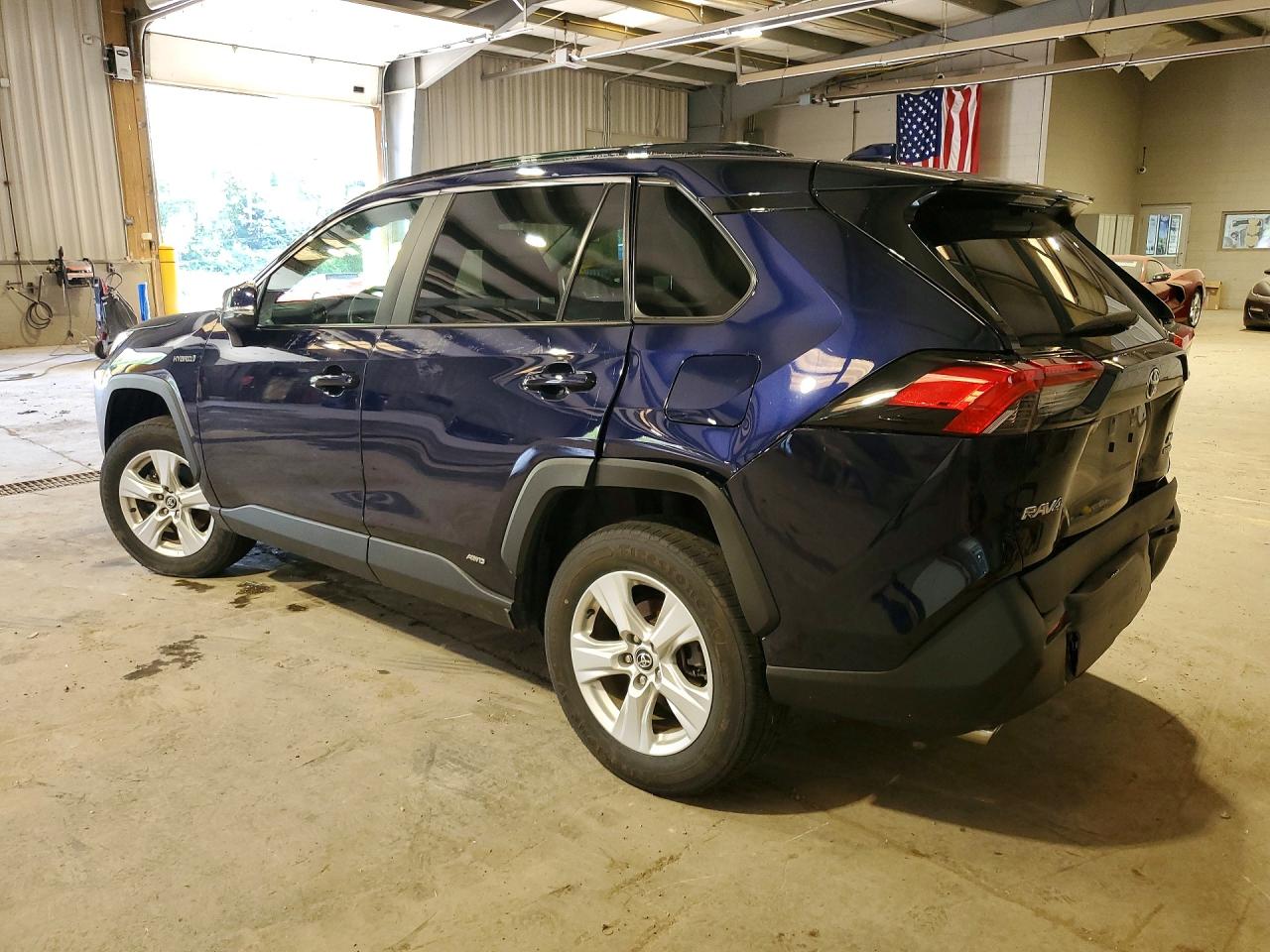 2020 TOYOTA RAV4 HYBRID XLE — снимка 2