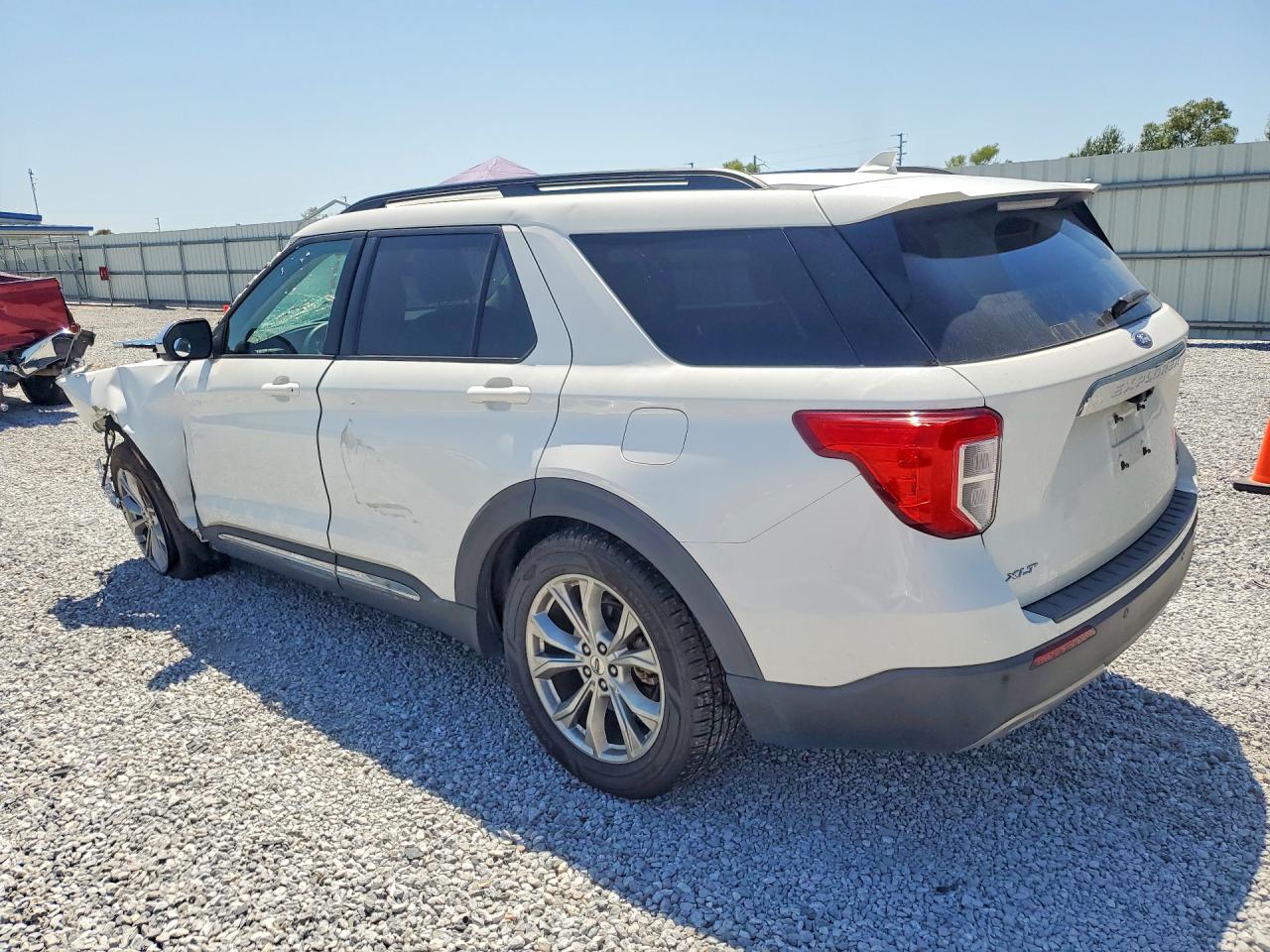 2021 FORD EXPLORER XLT — снимка 2