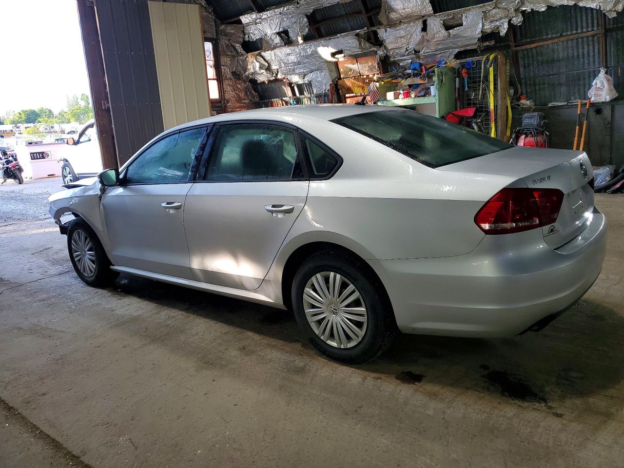 2015 VOLKSWAGEN PASSAT S — снимка 2