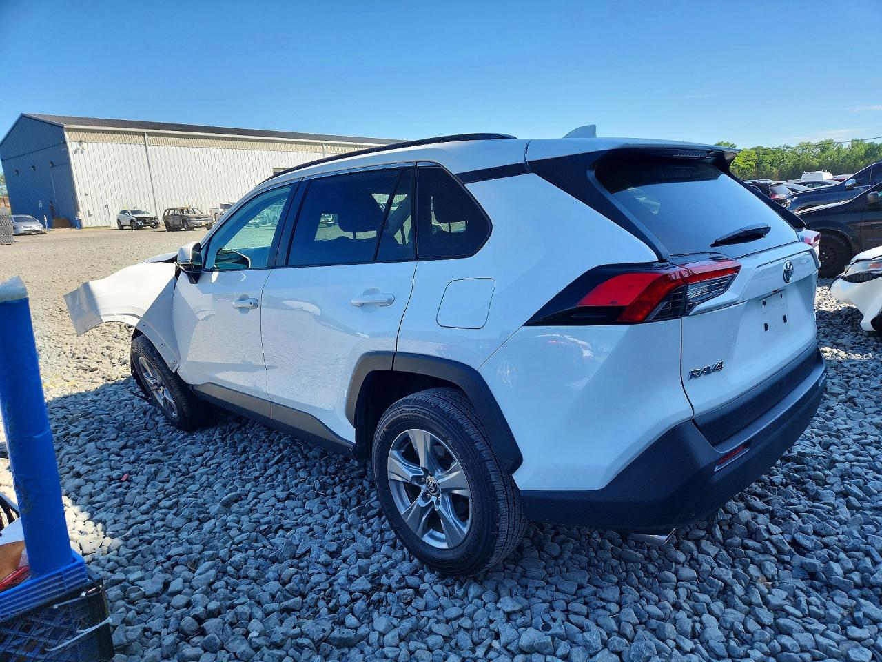 2025 TOYOTA RAV4 XLE — снимка 2