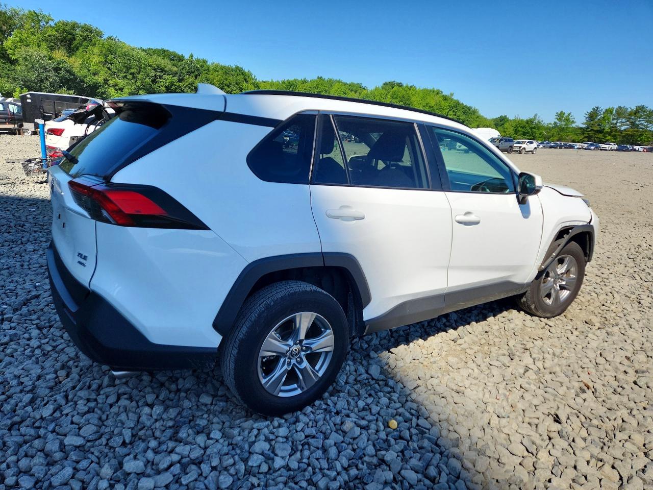 2025 TOYOTA RAV4 XLE — снимка 3