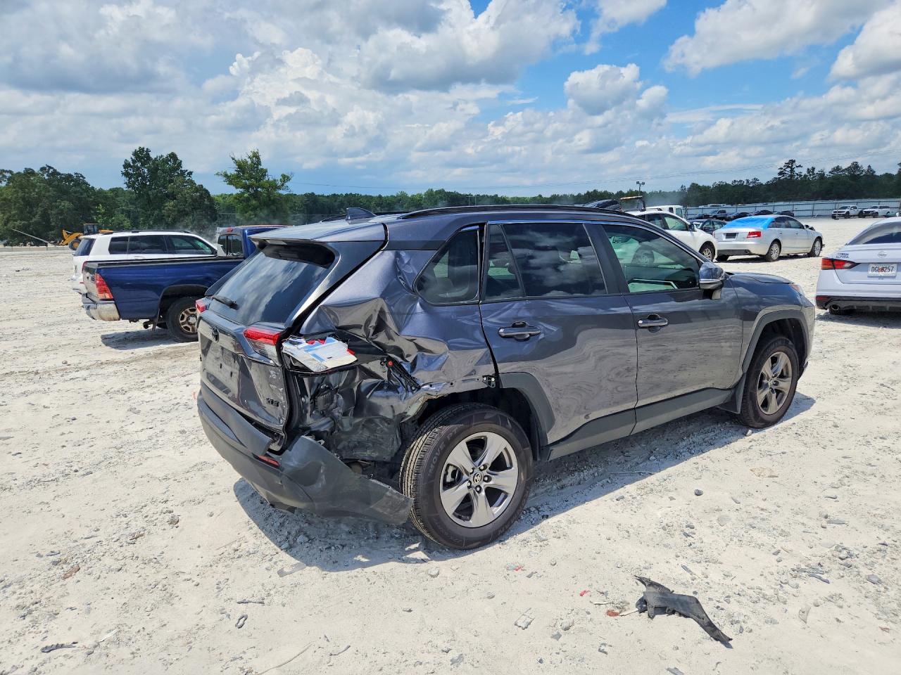 2024 TOYOTA RAV4 XLE — снимка 3