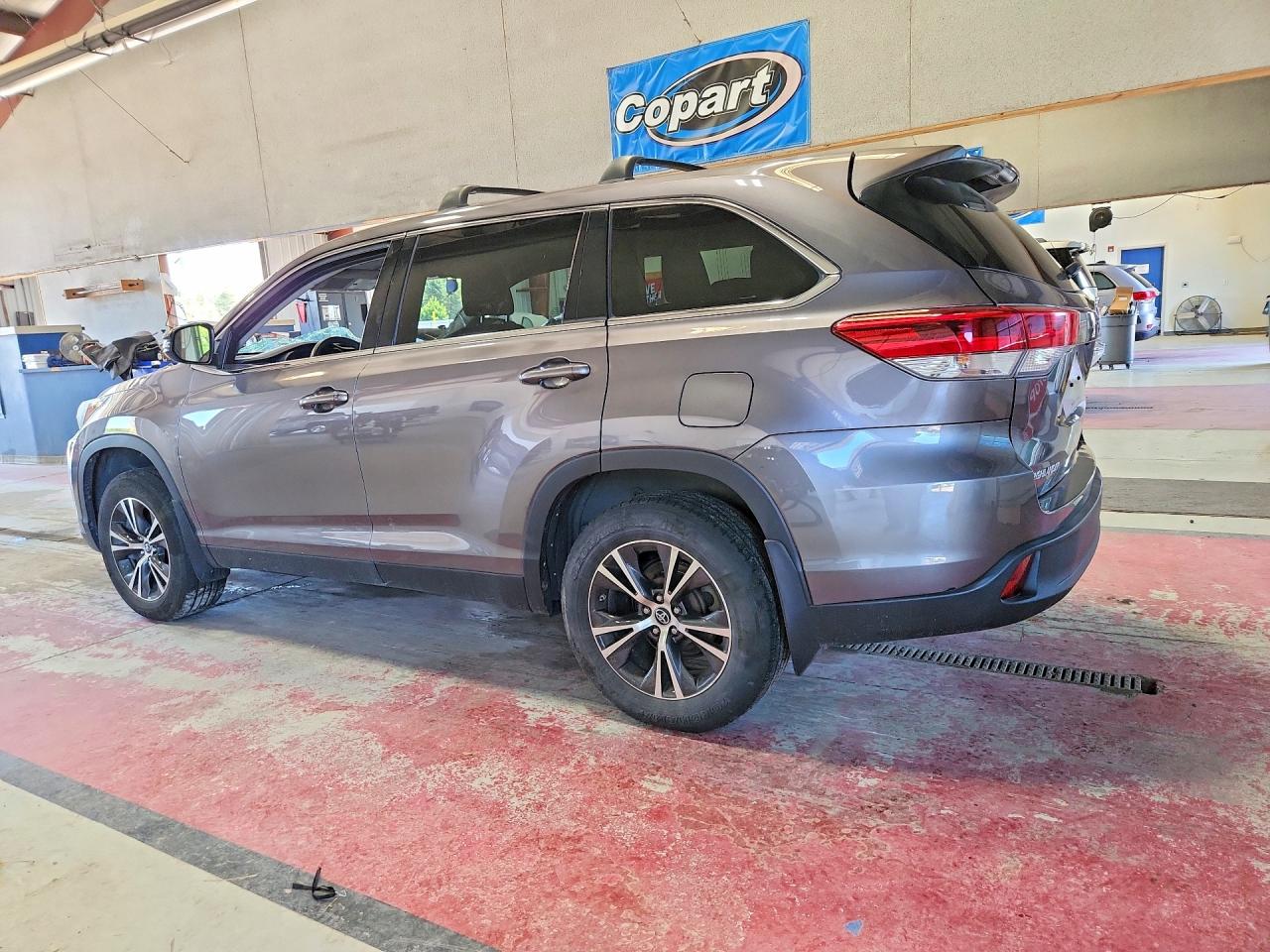 2019 TOYOTA HIGHLANDER LE — снимка 2