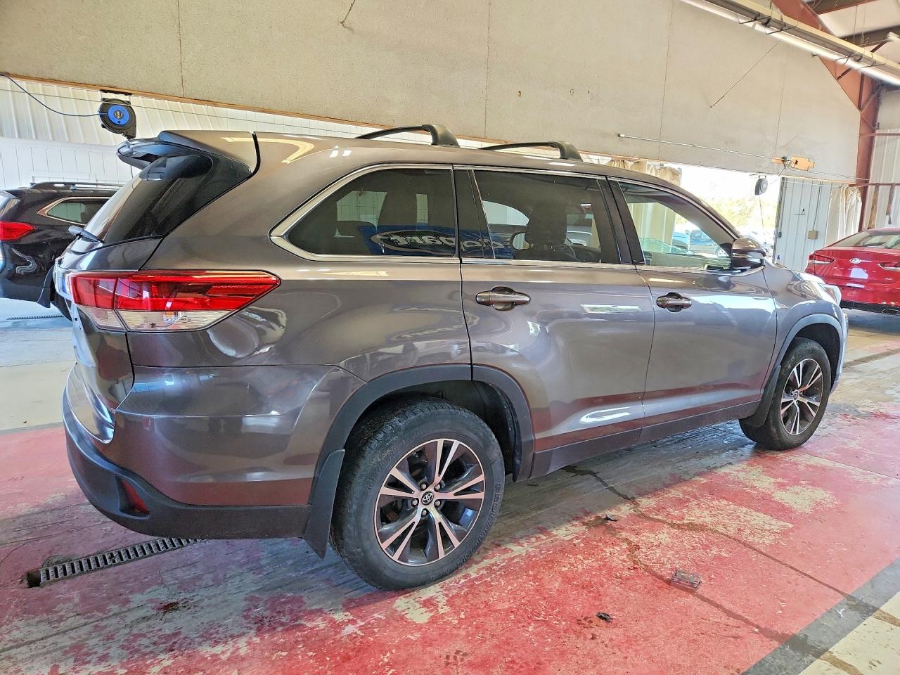 2019 TOYOTA HIGHLANDER LE — снимка 3