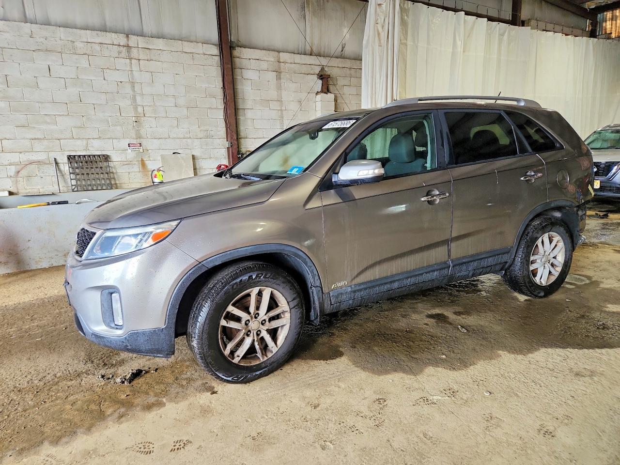 2015 KIA SORENTO LX
