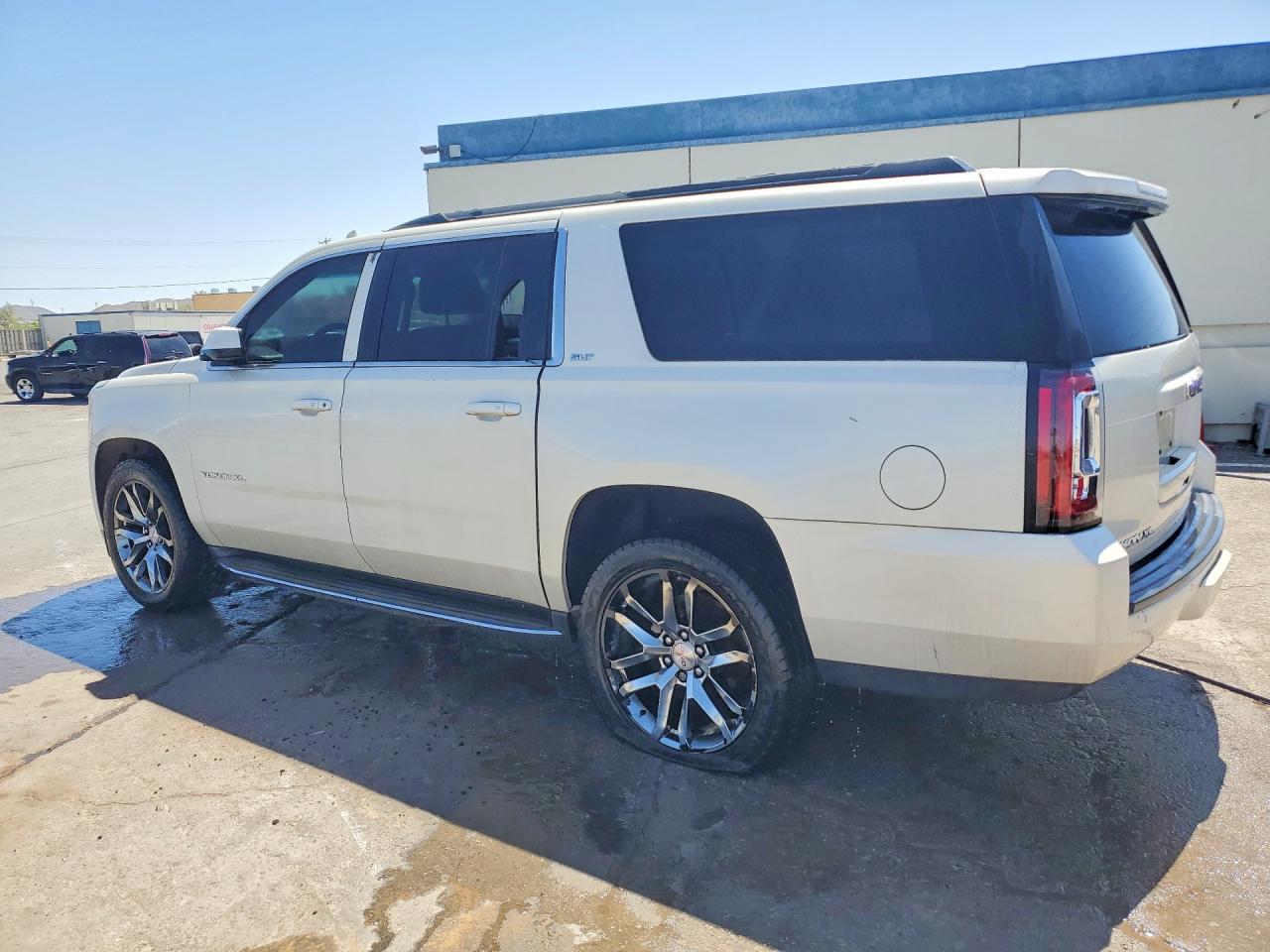2015 GMC YUKON XL K1500 SLT — снимка 2