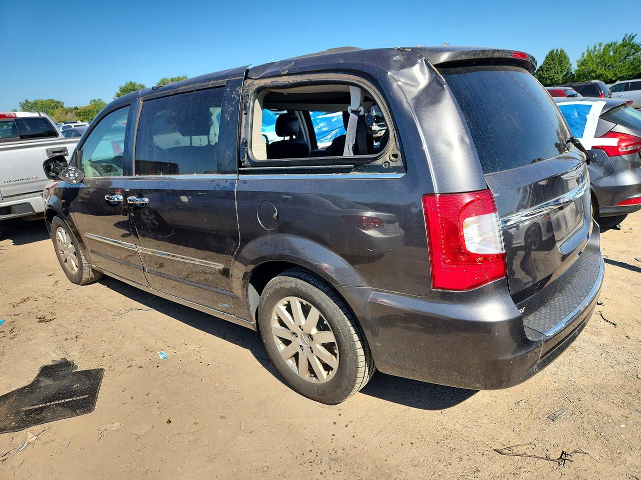 2016 CHRYSLER TOWN & COUNTRY TOURING — снимка 2