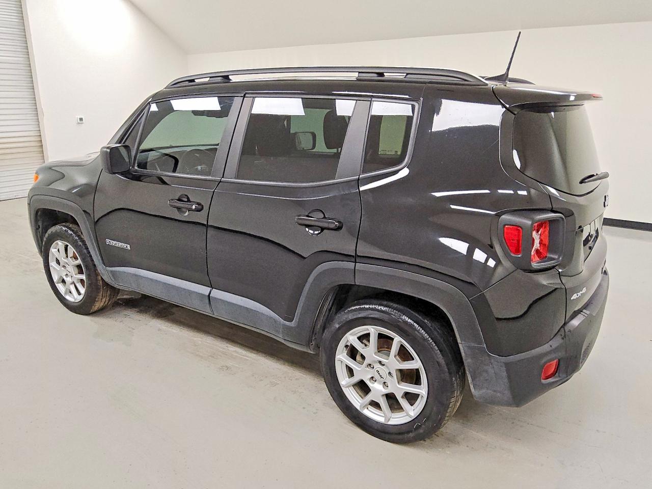 2022 JEEP RENEGADE LATITUDE — снимка 2
